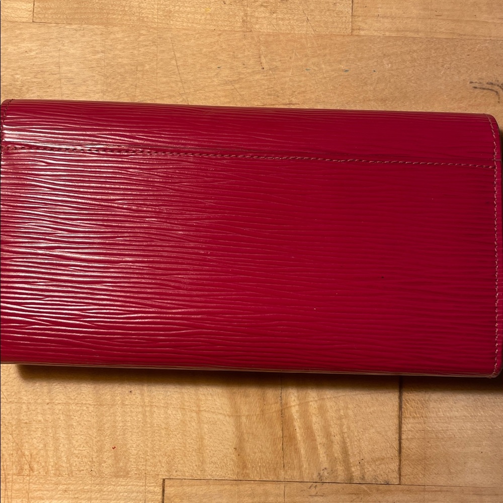 Louis Vuitton Fucshia Sarah Epi Wallet! - Picture 6 of 6